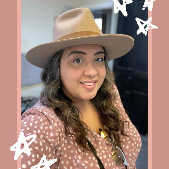 Meet your Posher, Erica - Picture 1 of 1